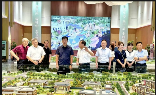 2024年8月8日，王巖董事長陪同市政協(xié)領導視察南山書院康養(yǎng)綜合體項目_副本.png